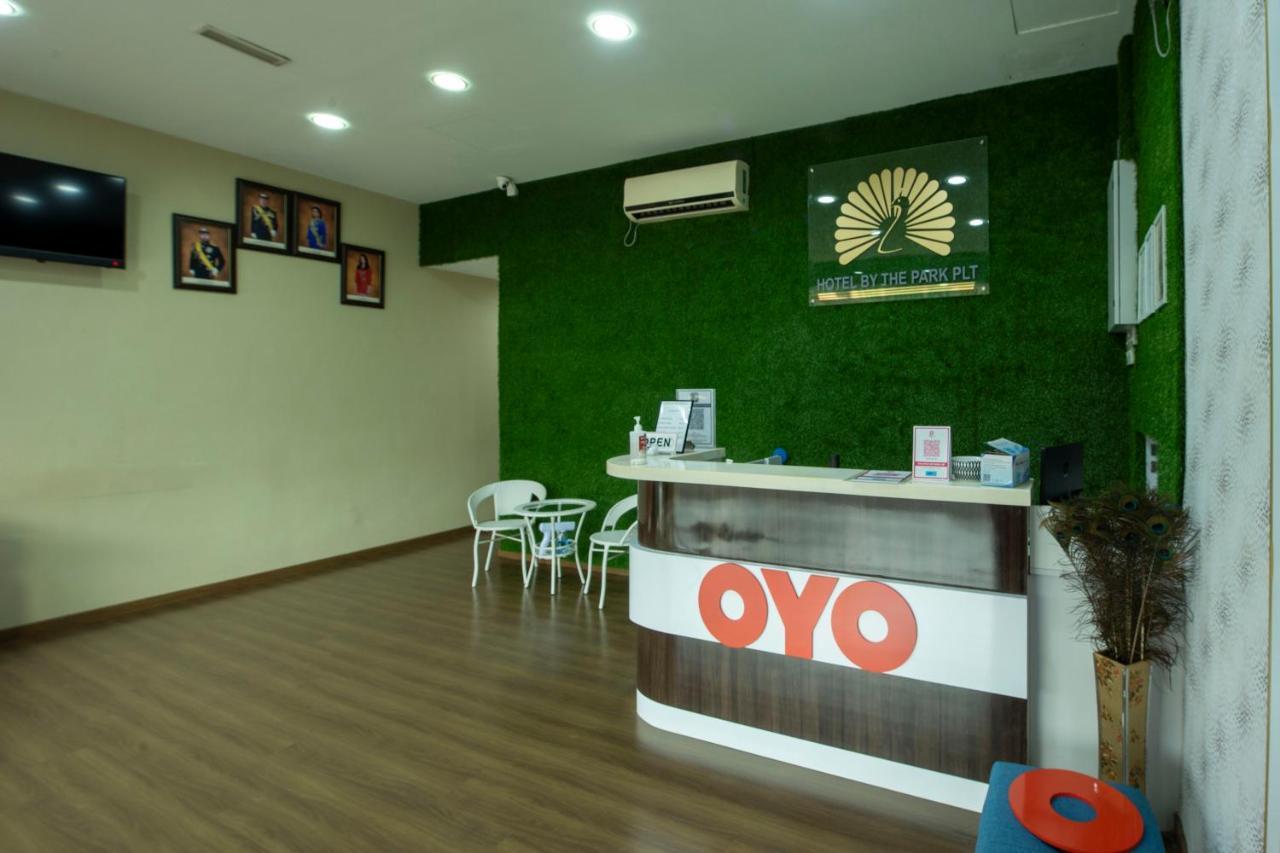 Oyo 90231 Hotel By The Park Plt Johor Bahru Bagian luar foto
