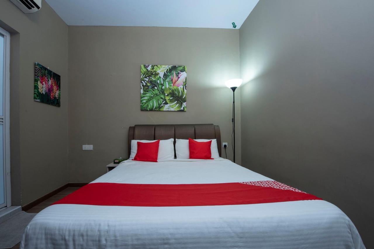 Oyo 90231 Hotel By The Park Plt Johor Bahru Bagian luar foto