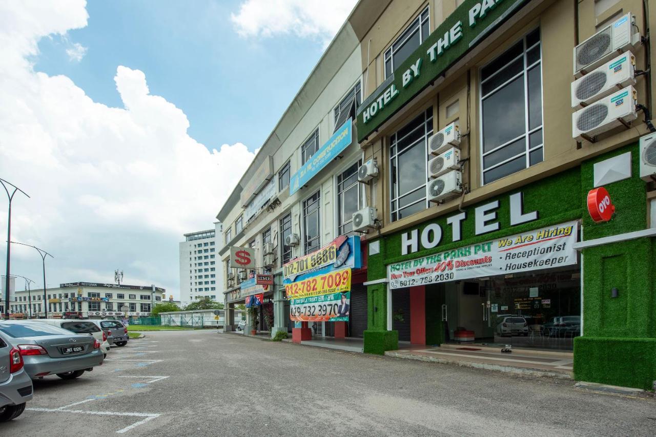 Oyo 90231 Hotel By The Park Plt Johor Bahru Bagian luar foto