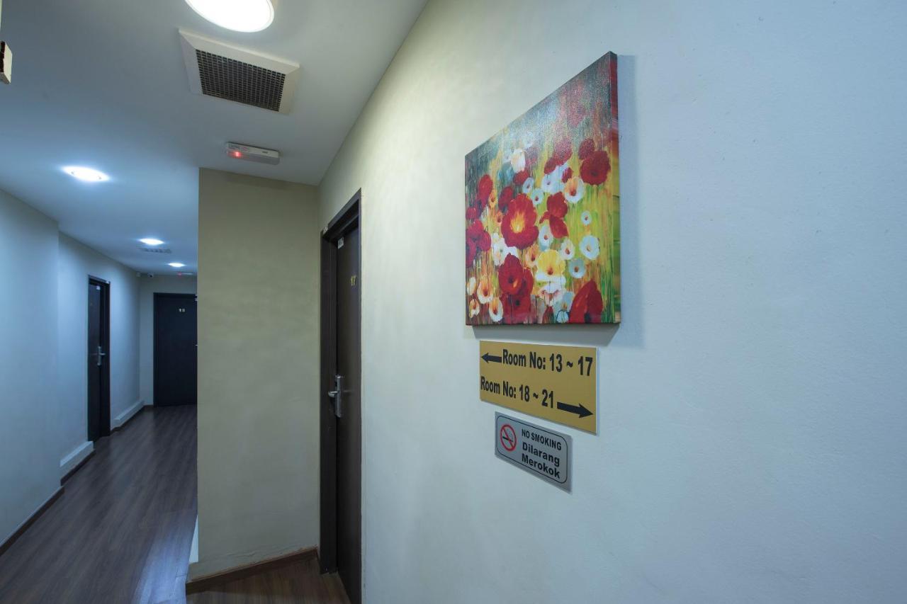 Oyo 90231 Hotel By The Park Plt Johor Bahru Bagian luar foto
