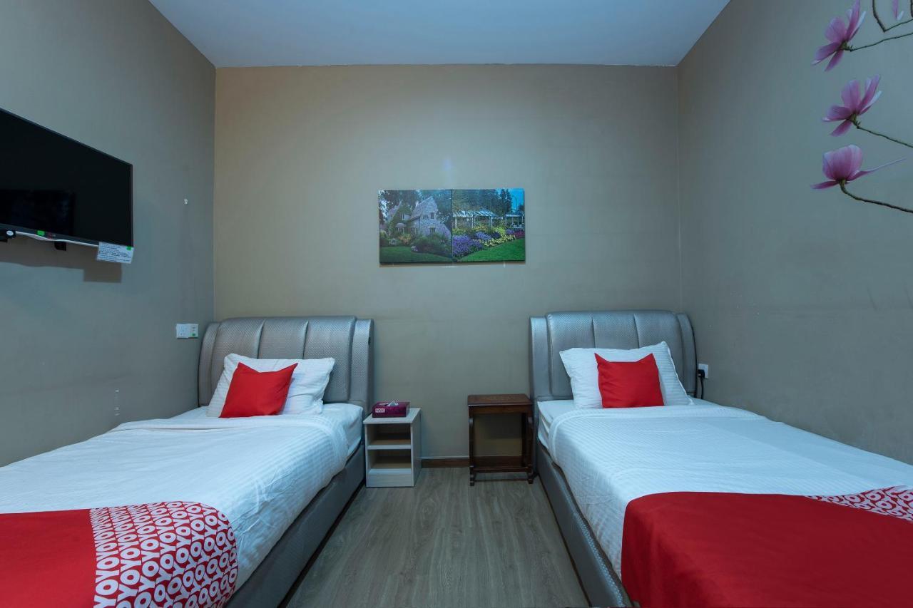Oyo 90231 Hotel By The Park Plt Johor Bahru Bagian luar foto