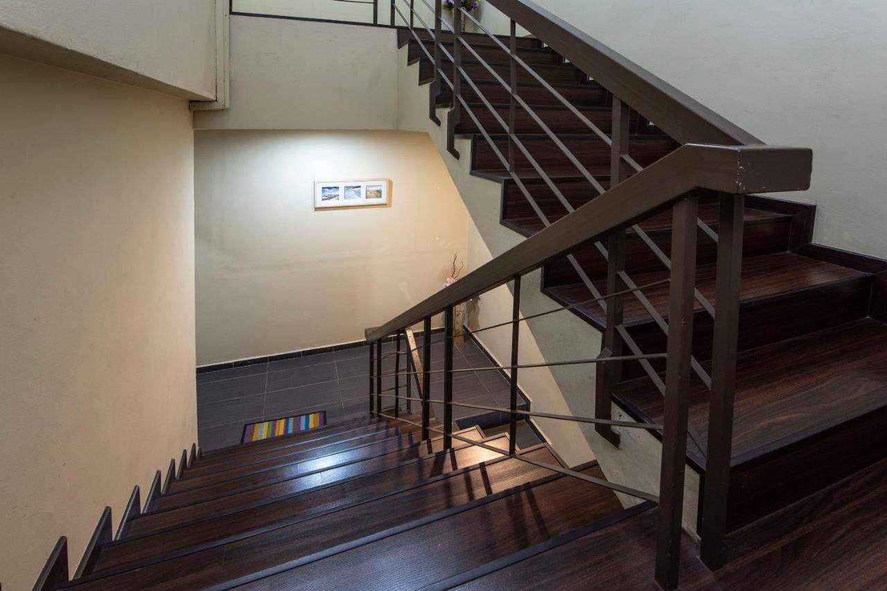 Oyo 90231 Hotel By The Park Plt Johor Bahru Bagian luar foto