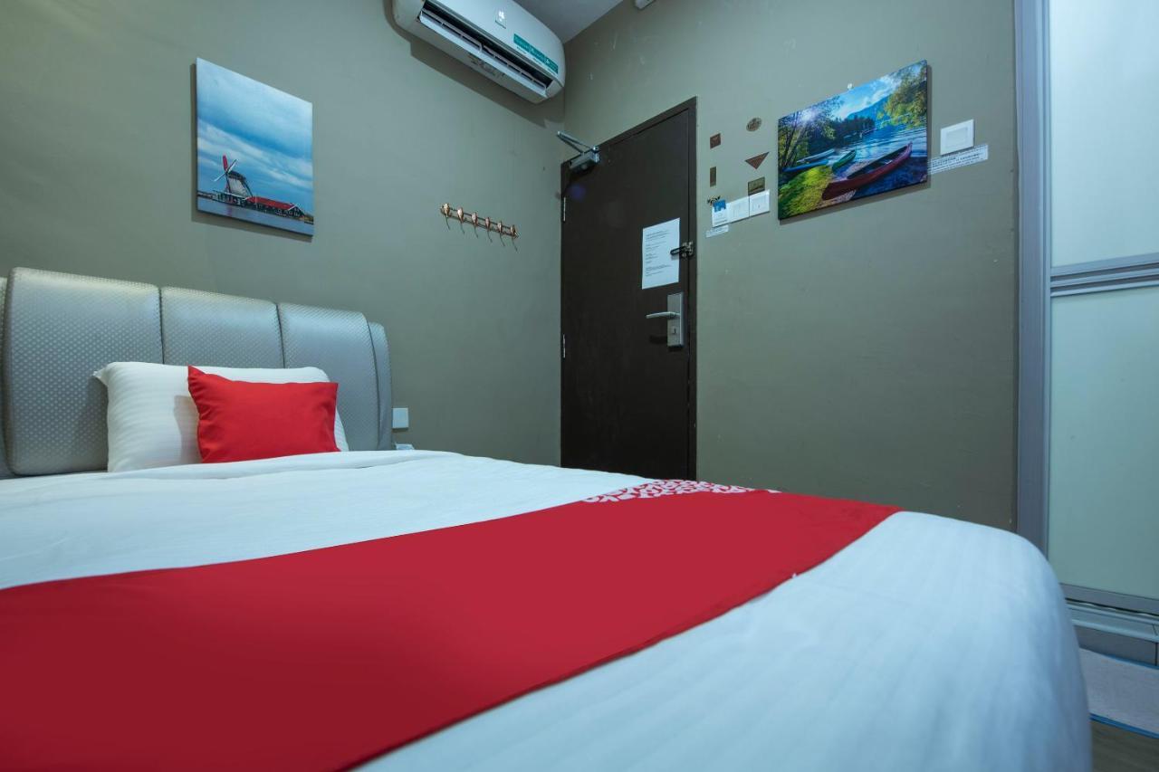 Oyo 90231 Hotel By The Park Plt Johor Bahru Bagian luar foto