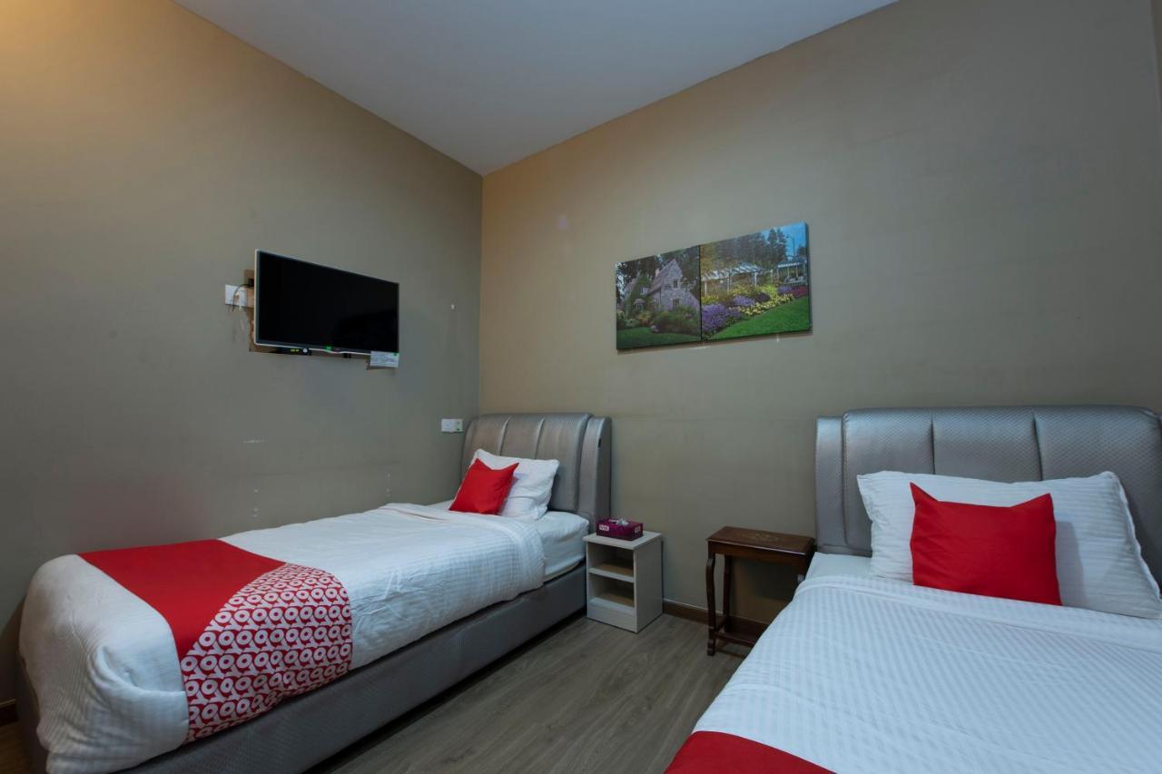 Oyo 90231 Hotel By The Park Plt Johor Bahru Bagian luar foto