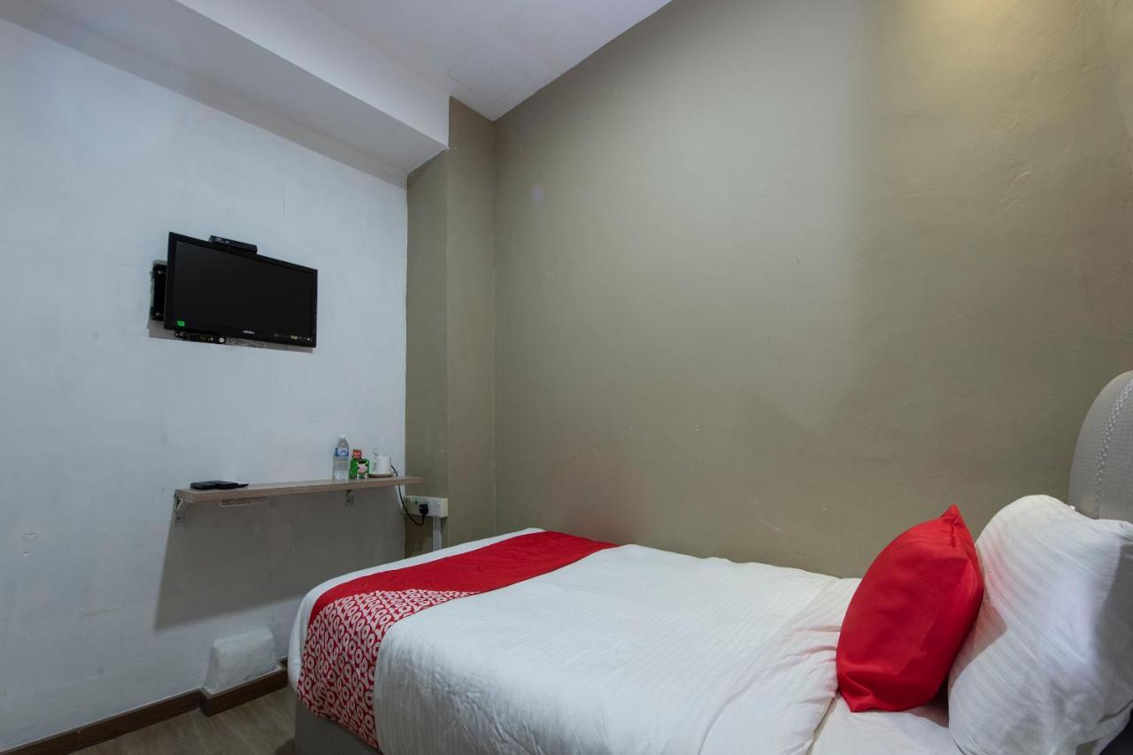 Oyo 90231 Hotel By The Park Plt Johor Bahru Bagian luar foto