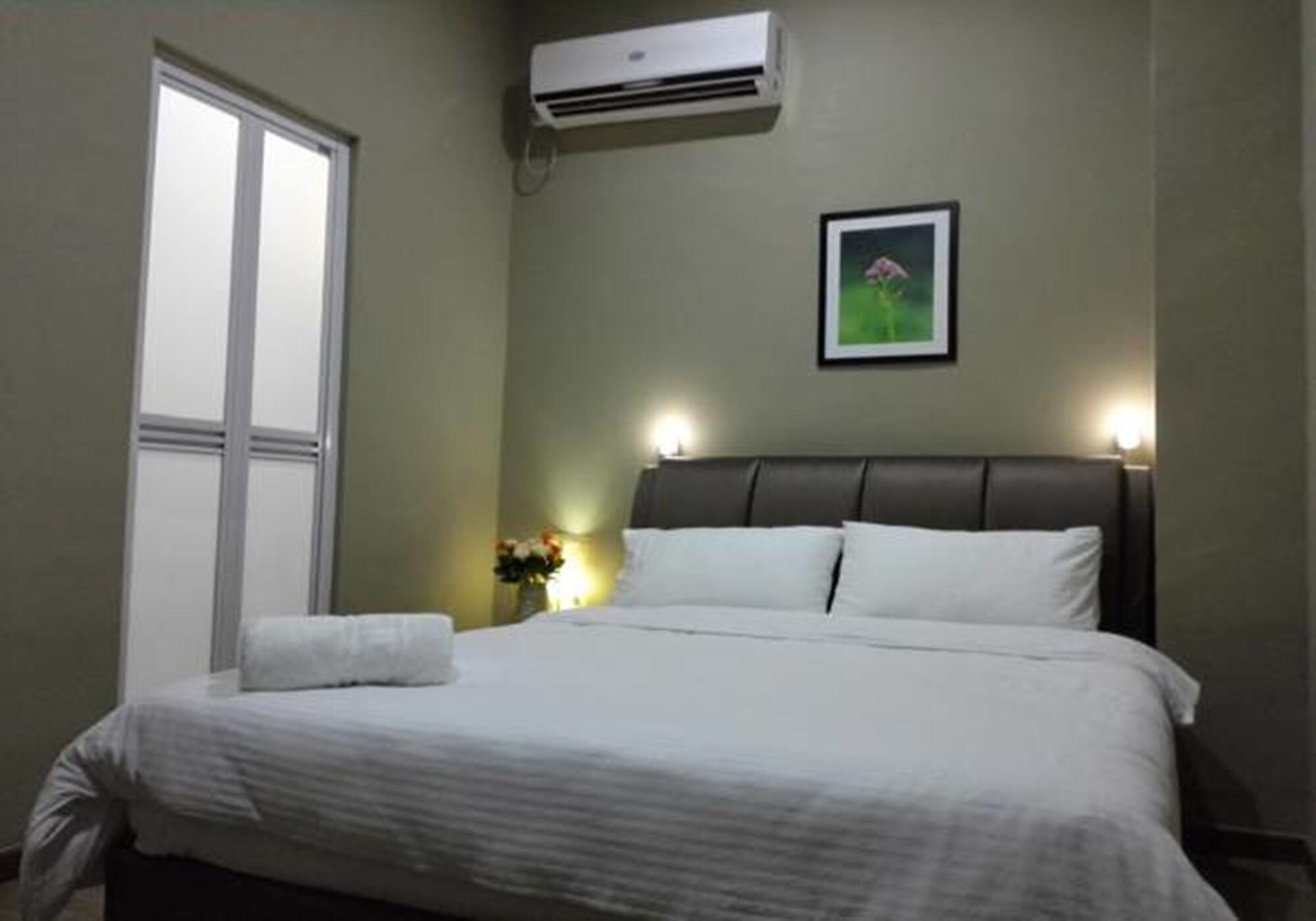 Oyo 90231 Hotel By The Park Plt Johor Bahru Bagian luar foto